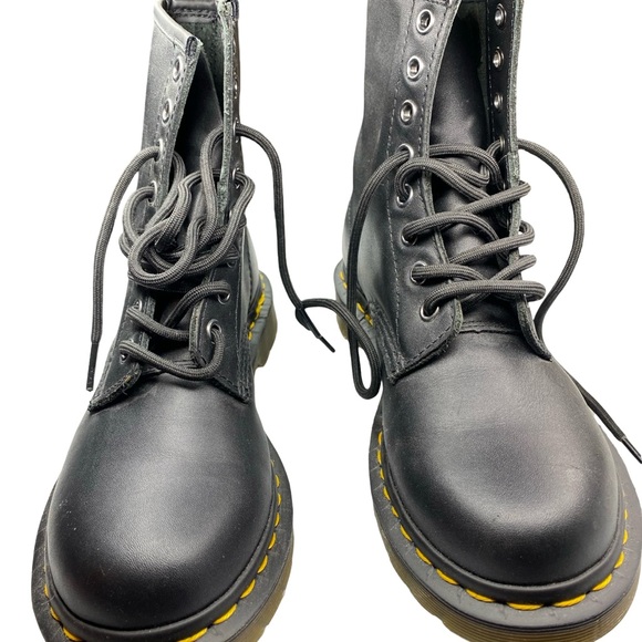 Dr Martens WOMEN'S Smooth Leather Lace Up boots size 6 - Picture 5 of 15